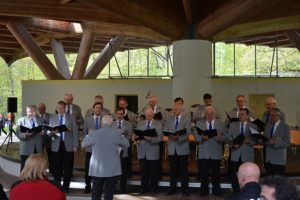 Eröffnung der Saison 2016 mit einem Konzert unter dem "Schmetterling"